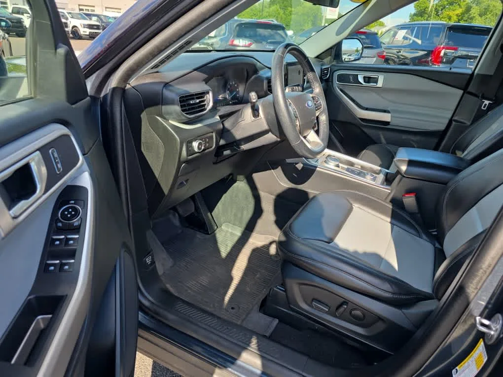 Used 2023 Stone Blue Metallic Ford XLT image 13