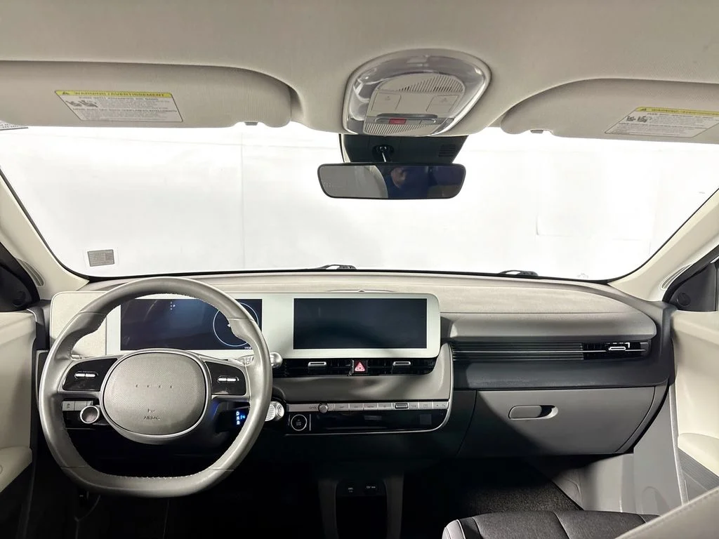 Used 2023 White Hyundai SE image 12