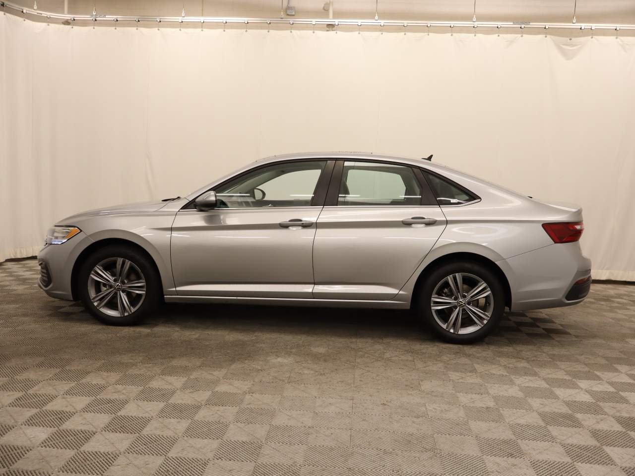 3VW7M7BU4RM057983