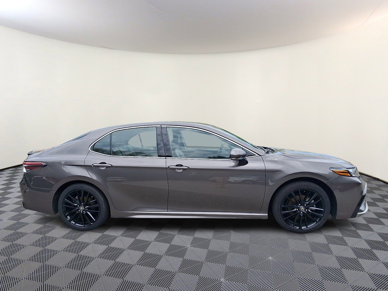 Used 2024 Predawn Gray Mica   1H1 Toyota XSE image 6