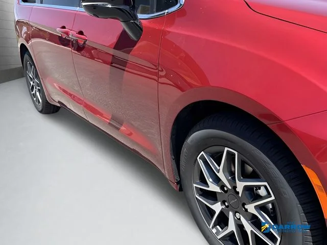New 2027 Red Hot Pearl-Coat Exterior Paint Chrysler Limited image 27