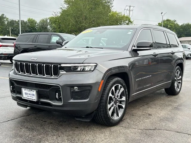 Used 2022 Gray Metallic Jeep Overland image 5