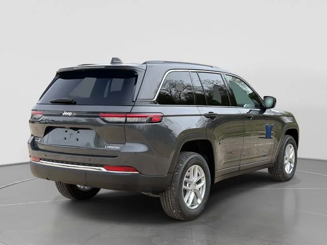 New 2026 Baltic Gray Metallic Clear-Coat Exterior Paint Jeep Laredo X image 4