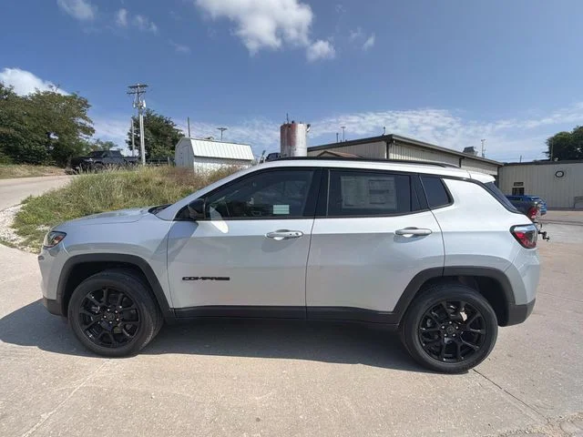New 2026 Silver Zynith Metallic Clear-Coat Exterior Paint Jeep Latitude image 7
