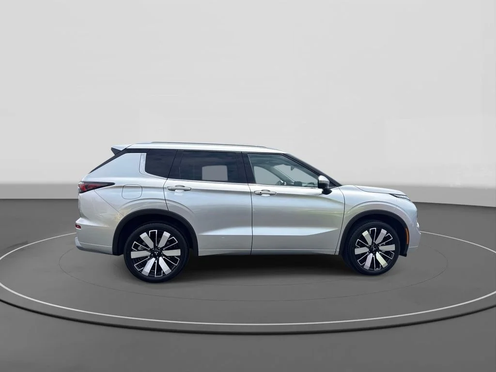 2026 Mitsubishi Outlander SE - Photo 4