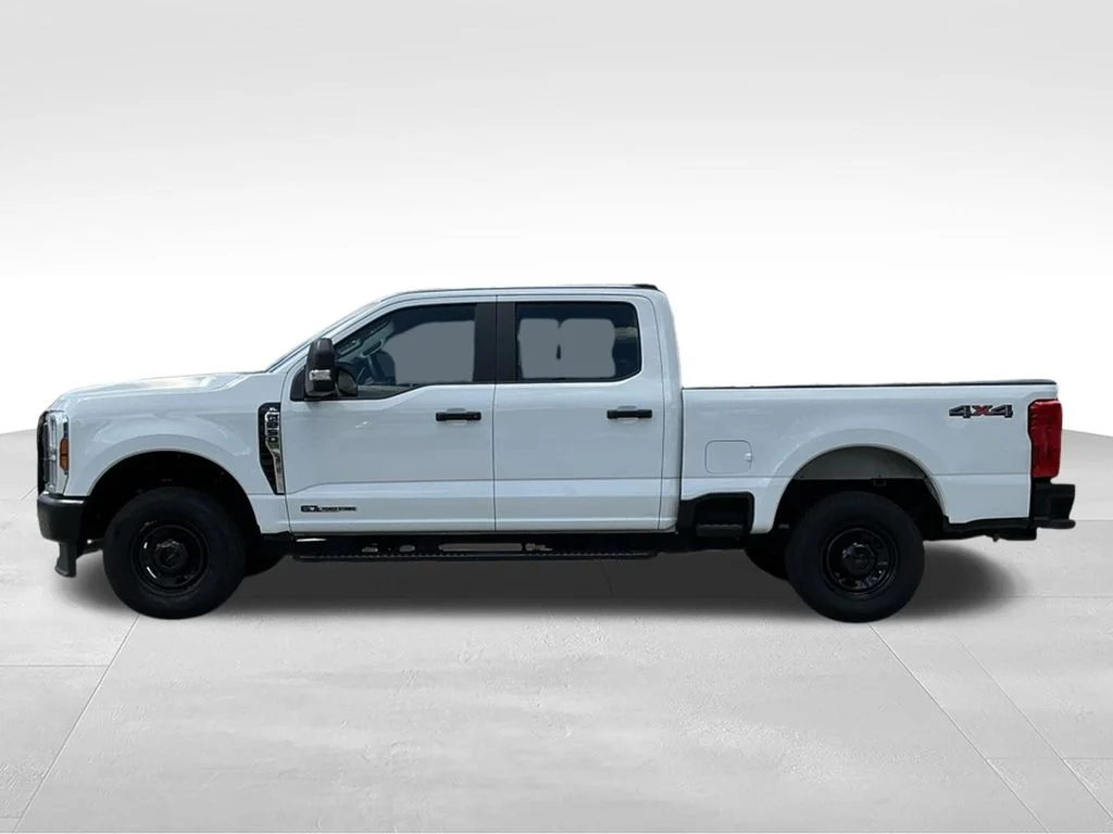 Used 2026 White Ford XL image 3
