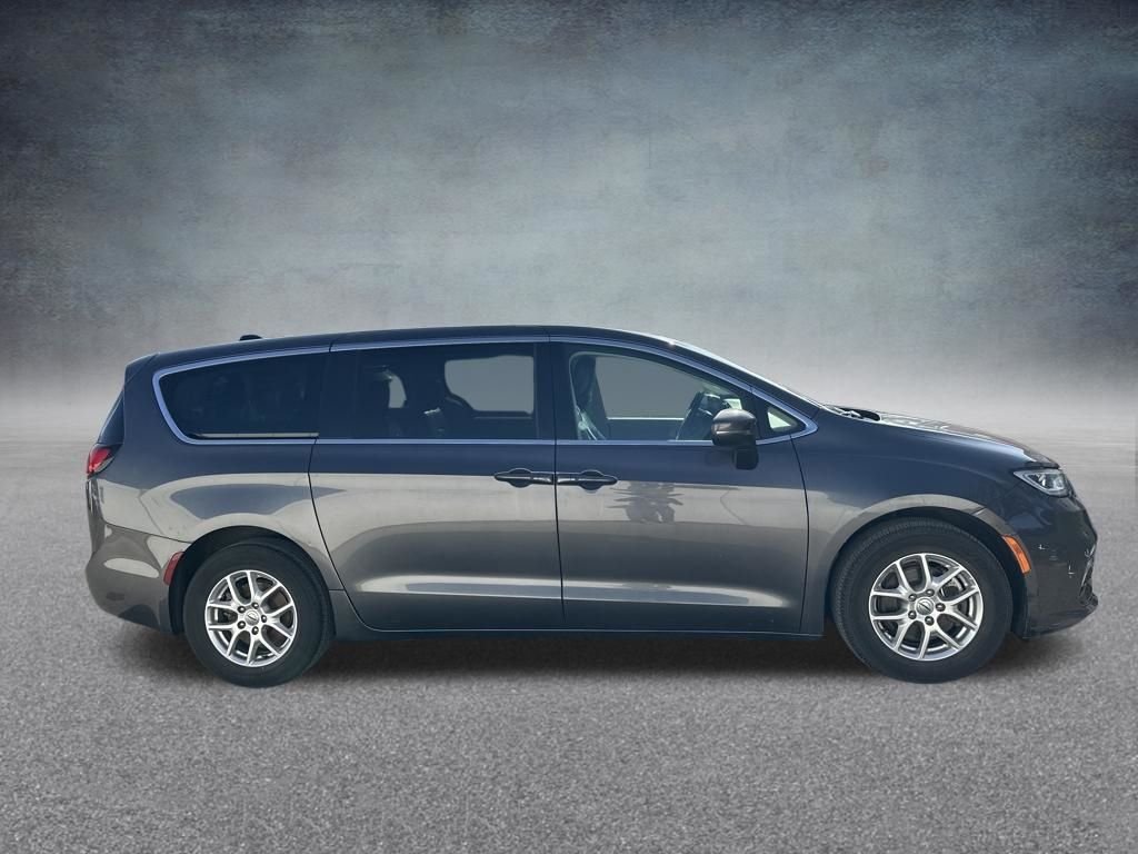 Used 2023 Granite Crystal Metallic Clearcoat Chrysler Touring L image 37