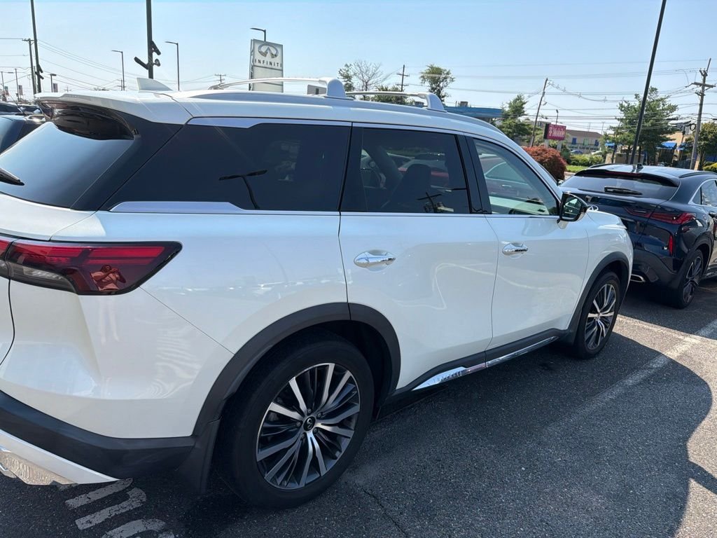 Certified Used 2022 Majestic White INFINITI Sensory image 2