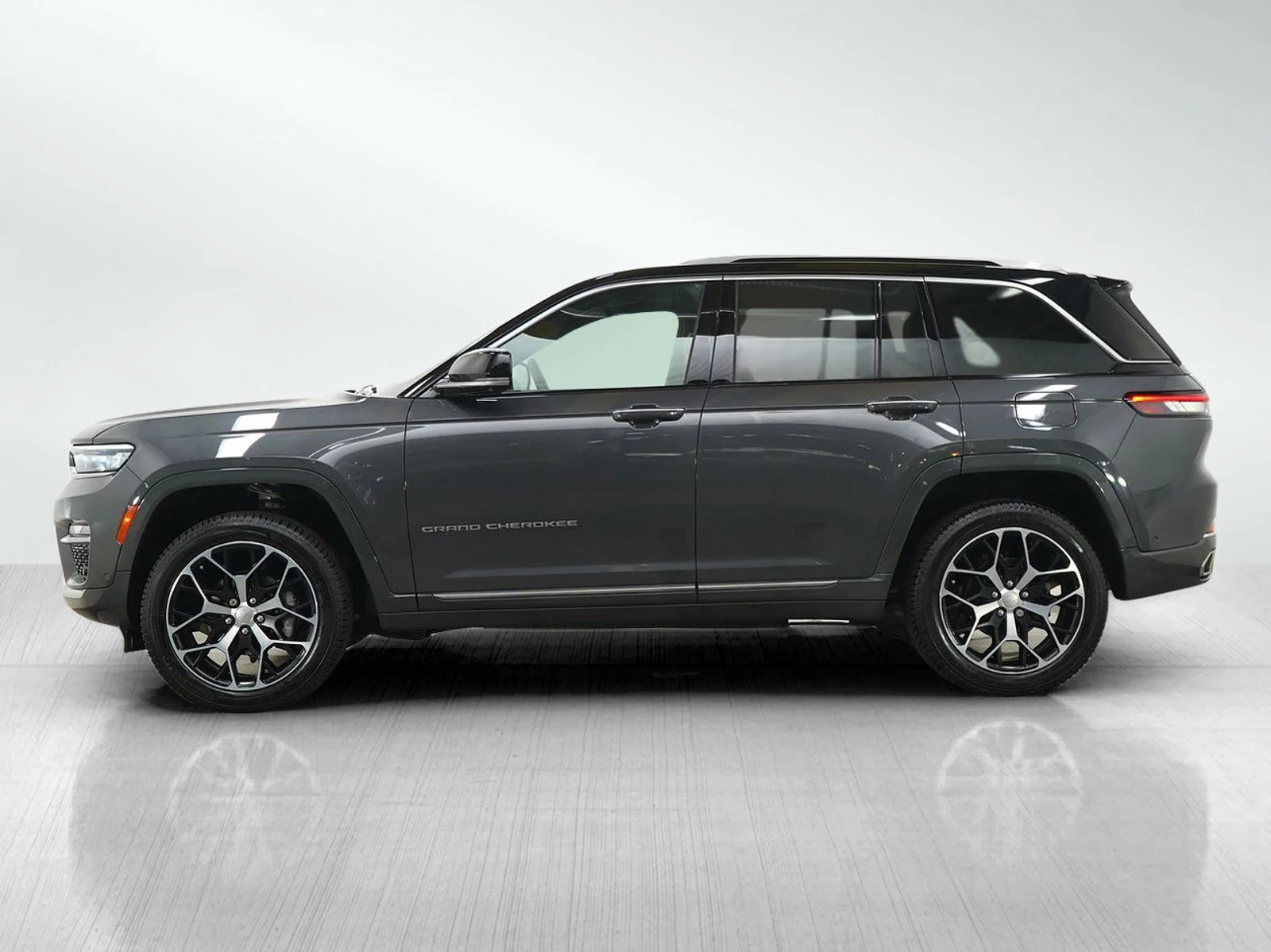 Used 2024 Jeep Grand Cherokee Summit Reserve with VIN 1C4RJHEG3R8939635 for sale in Hopkins, Minnesota