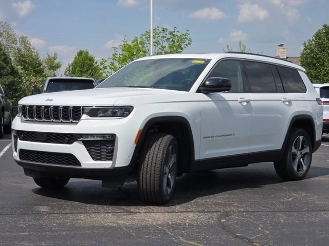New 2026 Bright White Clear-Coat Exterior Paint Jeep Limited image 25