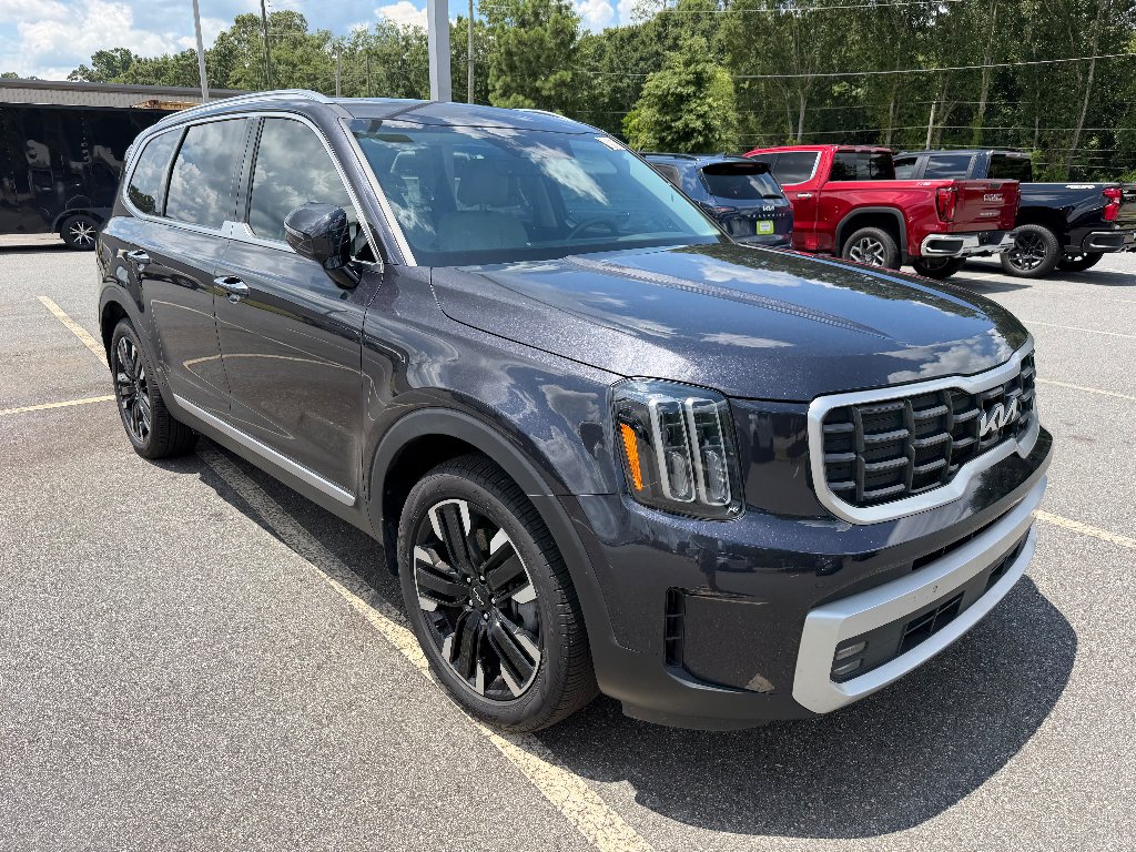 Used 2025 Gray Kia SX image 3