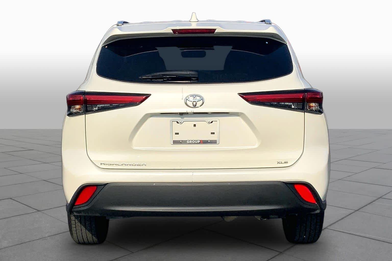 Used 2021 Blizzard Pearl Toyota XLE image 5