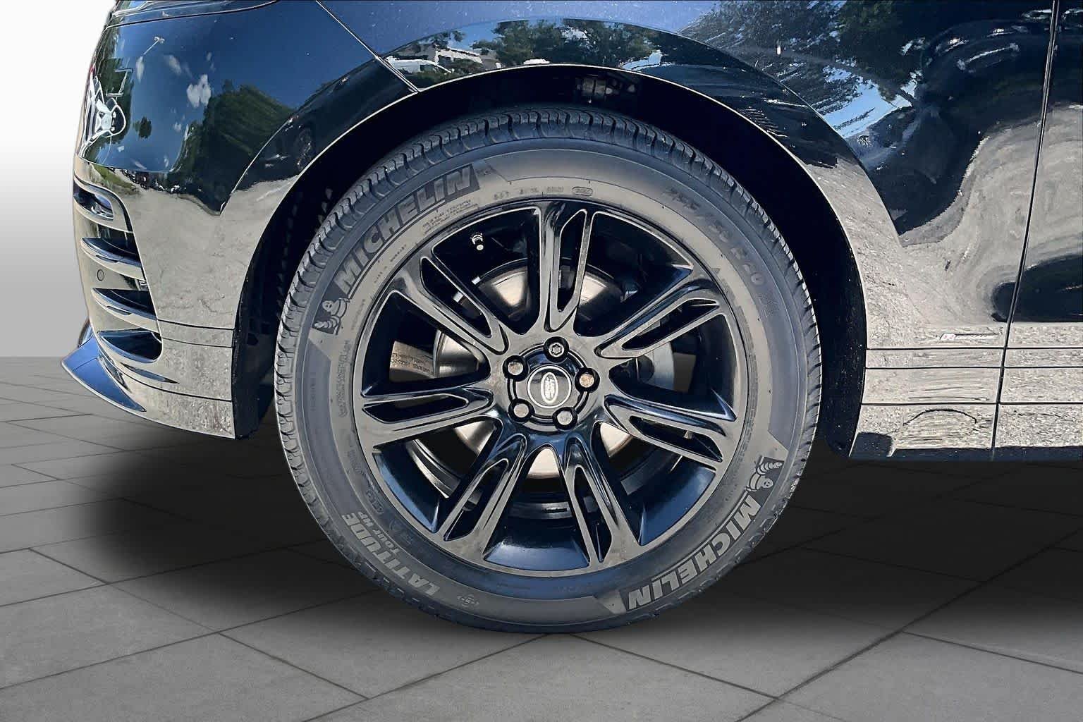 Used 2020  Land Rover R-Dynamic S image 11