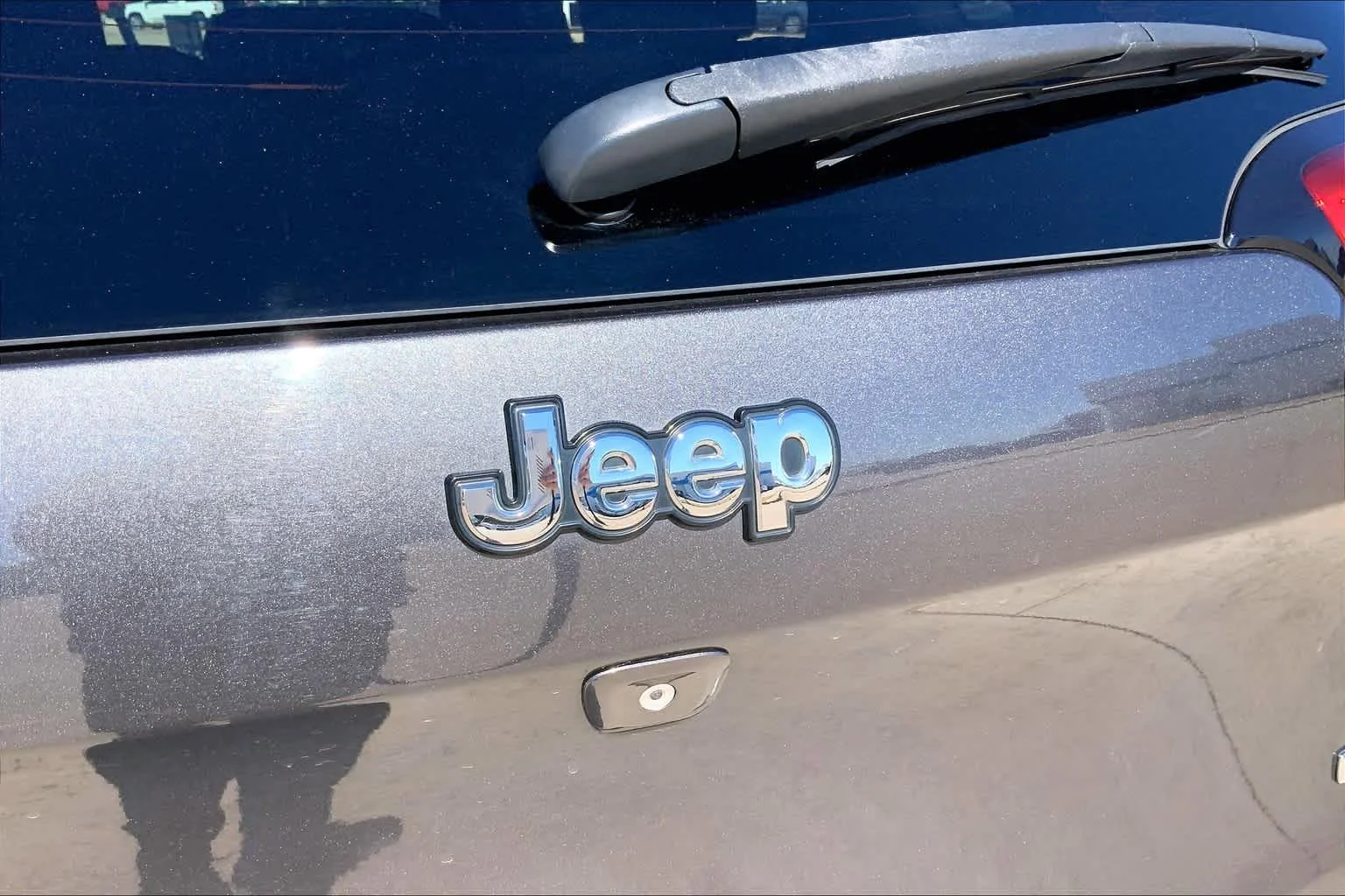 Used 2015 Granite Crystal Metallic Clearcoat Jeep Latitude image 29