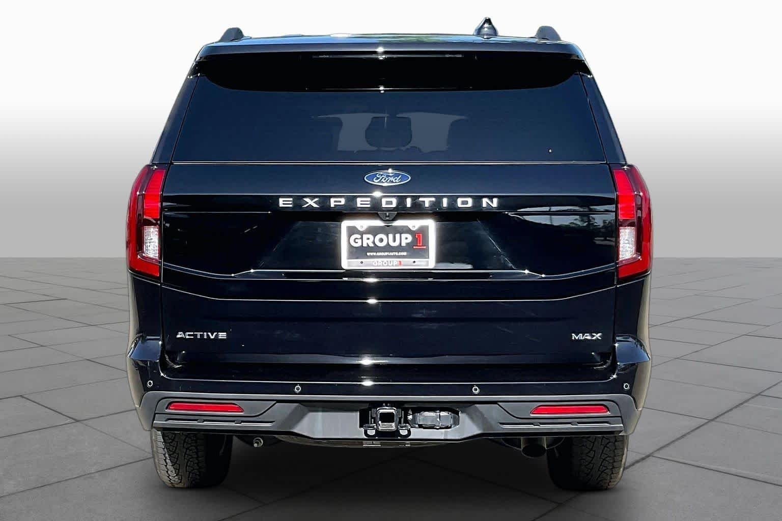 Used 2025 Agate Black Metallic Ford Active image 5