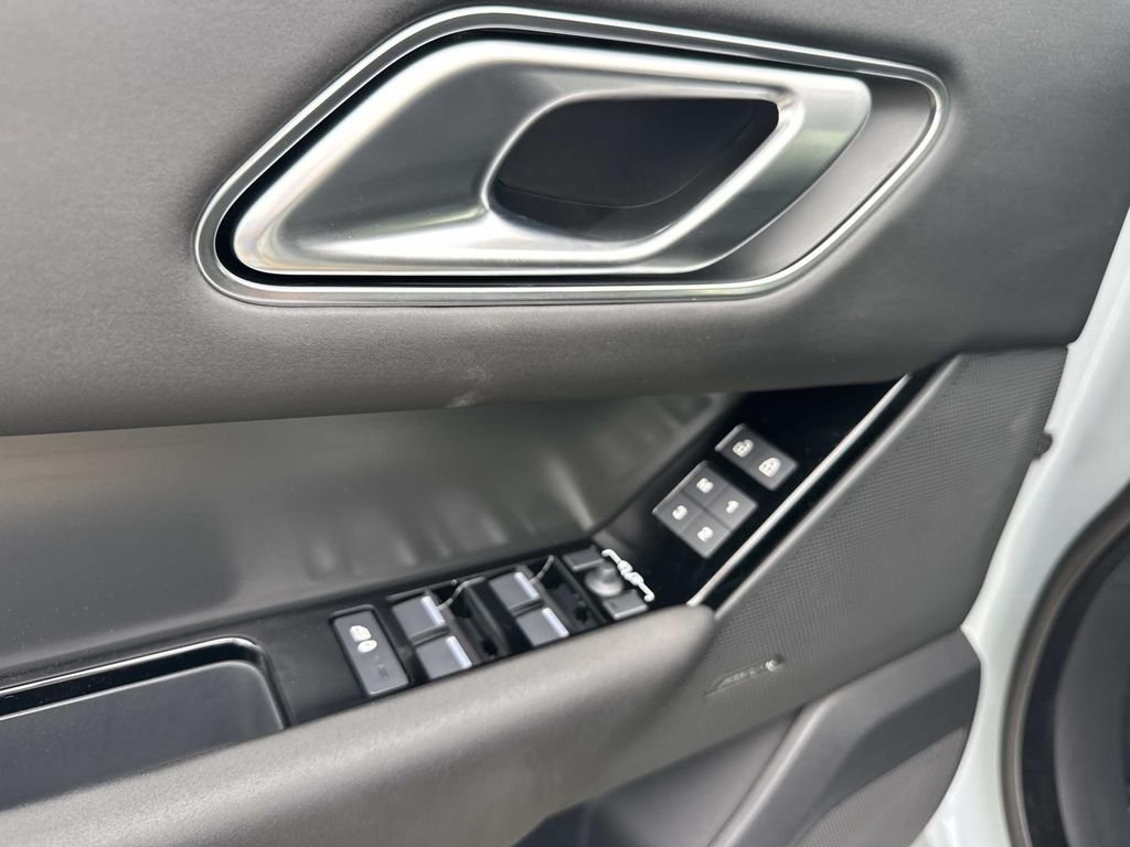 New 2026 Arroios Grey Land Rover S image 12