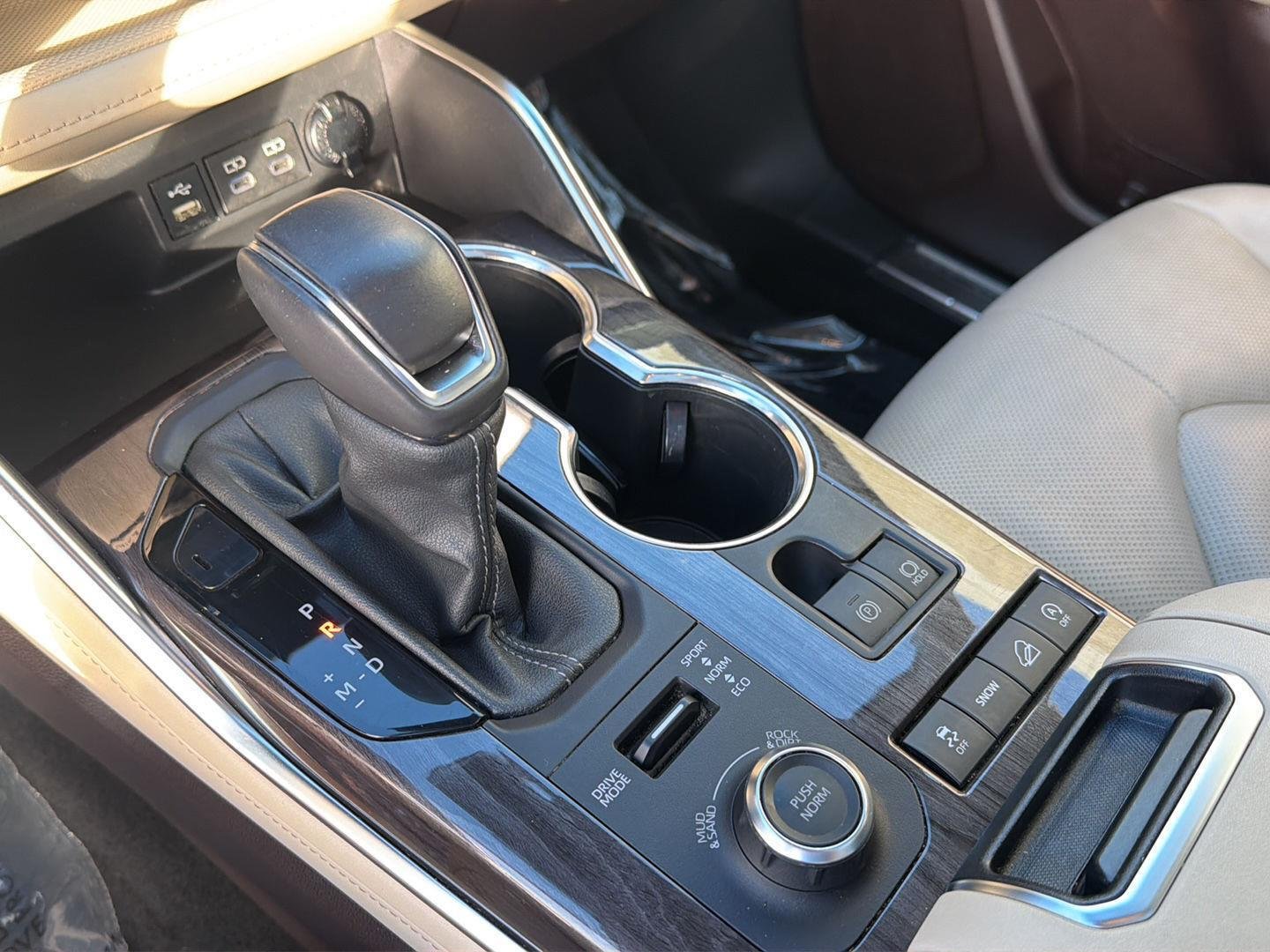 Used 2022 Wind Chill Pearl Toyota Platinum image 29