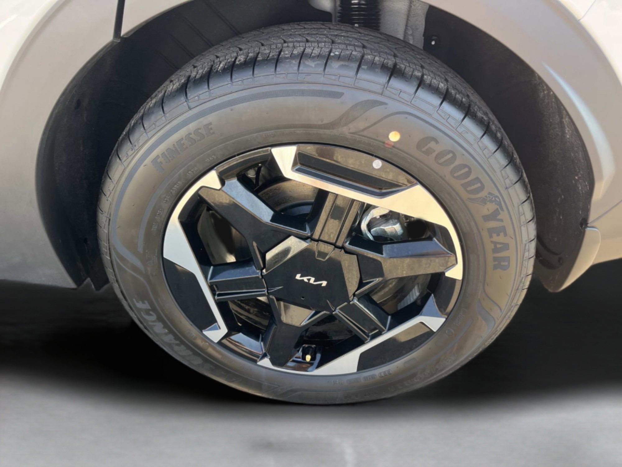 New 2026 Snow White Pearl Kia S image 11