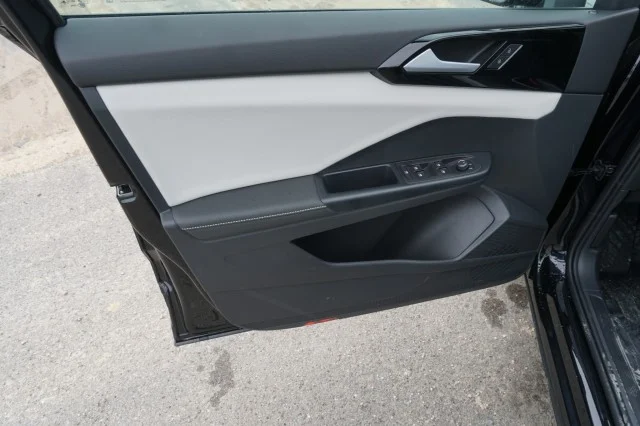 2025 Volkswagen Taos S - Photo 14