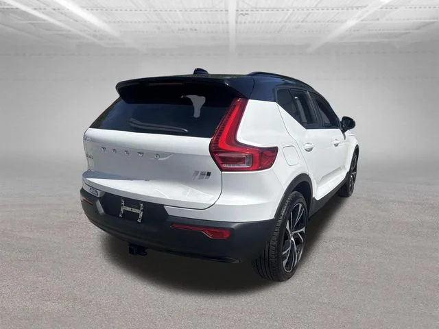 Used 2021 White Volvo R-Design image 11
