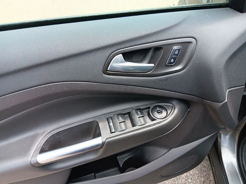 Used 2016 Magnetic Ford SE image 14