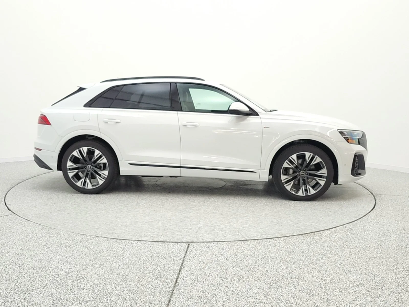 2026 Audi Q8 Prestige - Photo 4