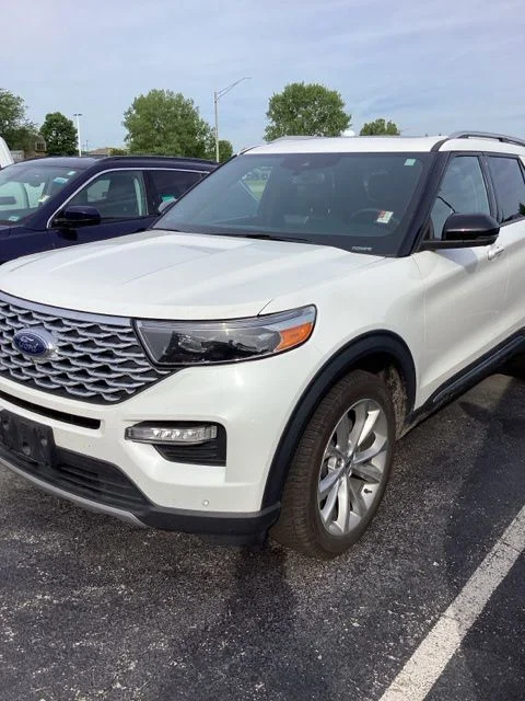 2022 Ford Explorer Platinum 4WD's photo