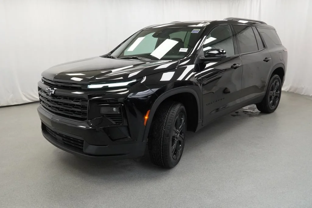 New 2027 Mosaic Black Metallic Chevrolet LT image 4