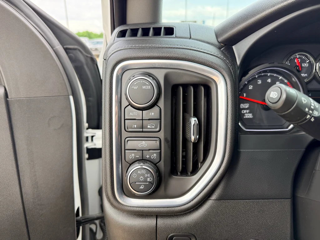 Used 2021 Summit White Chevrolet LT image 18