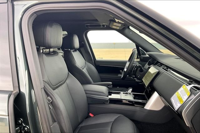 New 2026 Belgravia Green Land Rover SE image 11