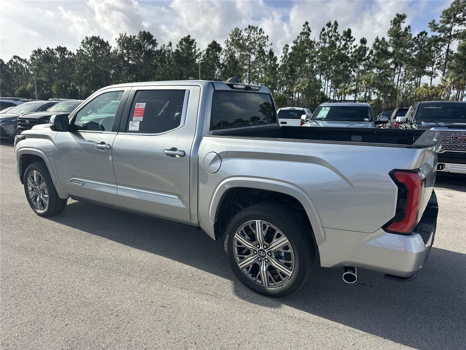 View vehicle photo 6