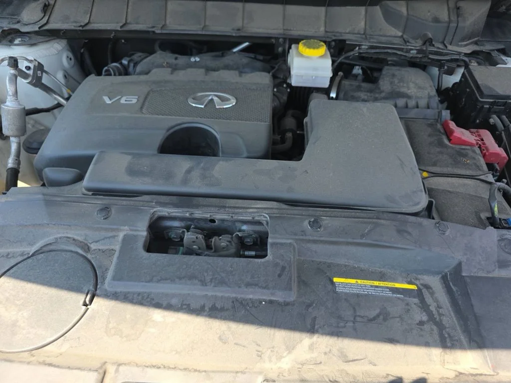 Certified Used 2024 White INFINITI LUXE image 24