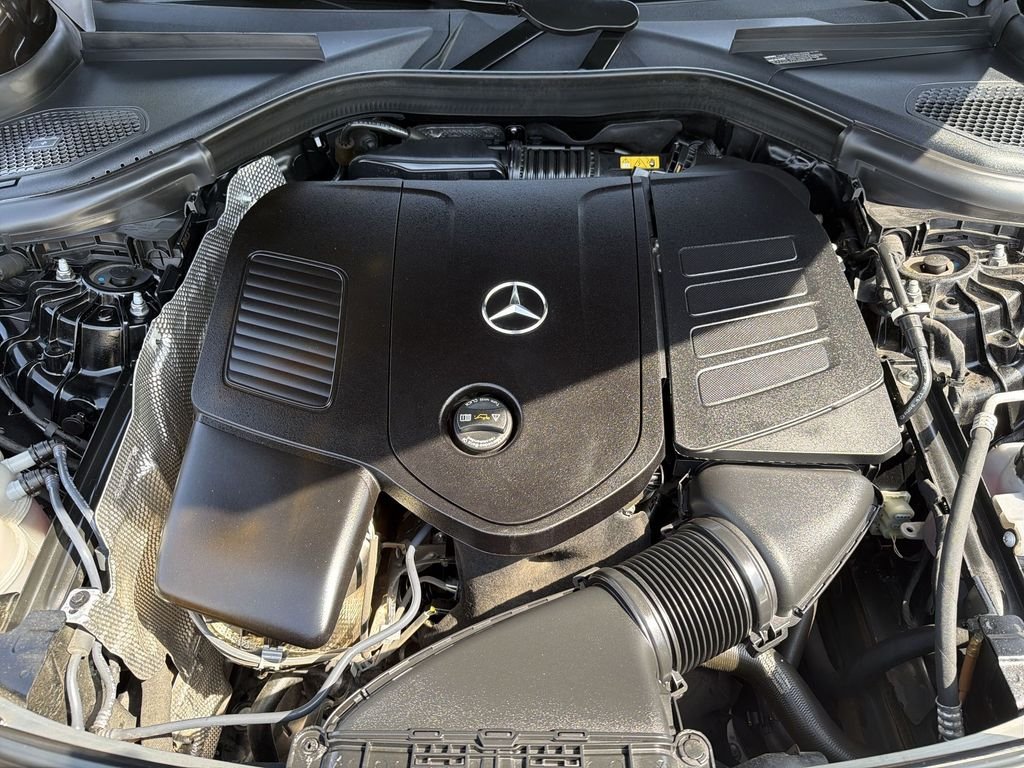 Used 2023  Mercedes-Benz GLC 300 image 18
