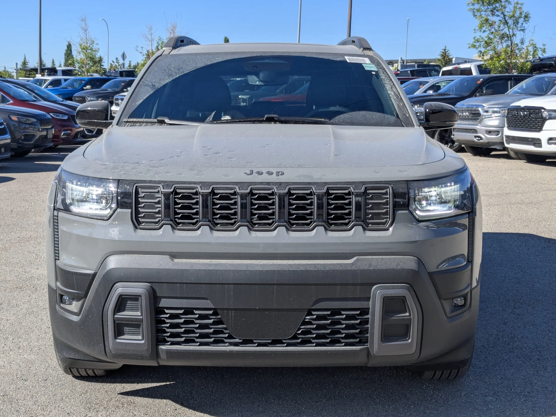 New 2026 Grey Jeep Limited - - Hybrid - Dual-Pane Pano Sunroof - Capri Leatherette - Power Liftgate & More! image 3