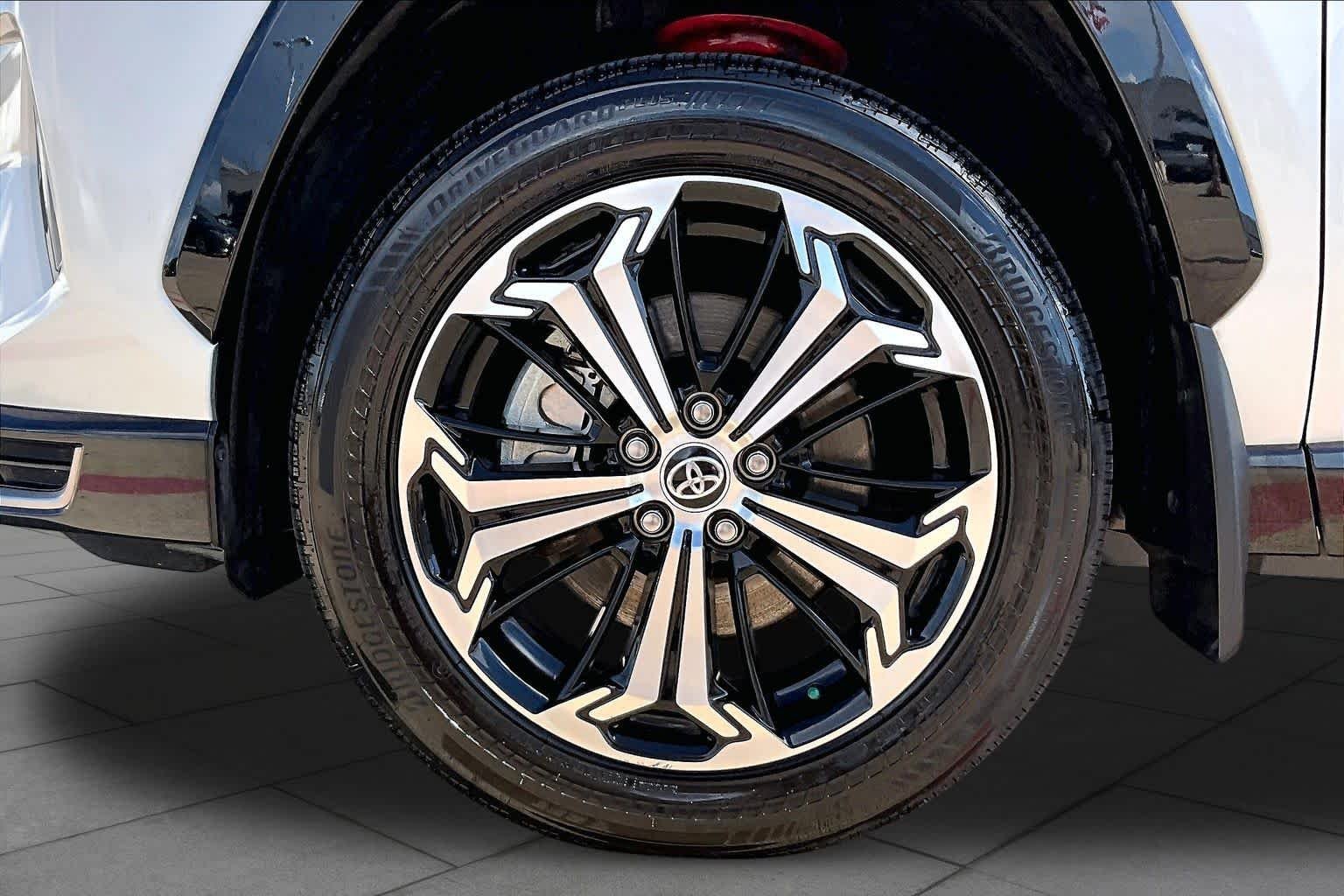 Used 2022 Blizzard Pearl/Midnight Black Metallic Toyota XSE image 11