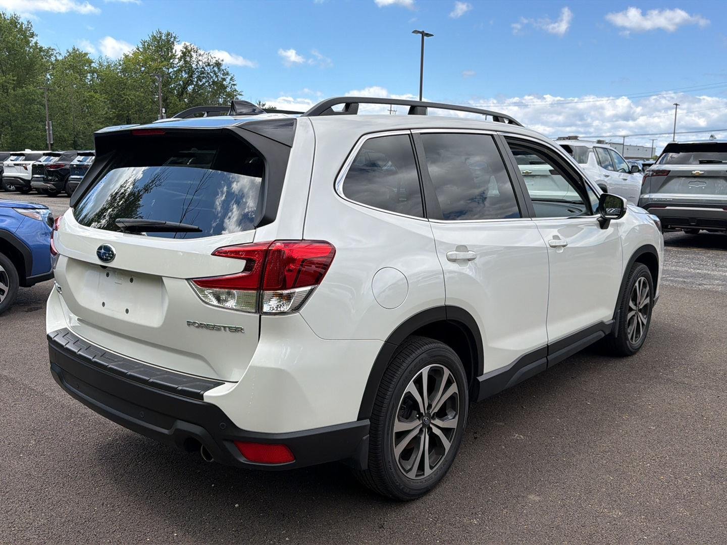 Used 2024 Crystal White Pearl Subaru Limited image 8