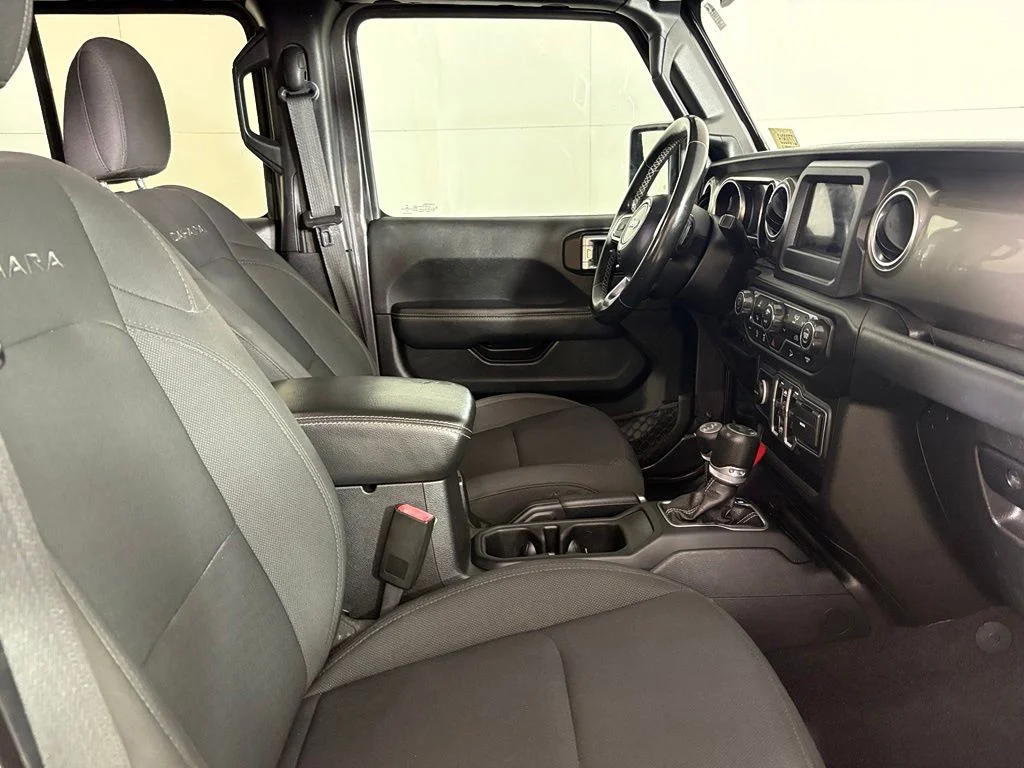 Used 2020 Gray Jeep Unlimited Sahara image 14