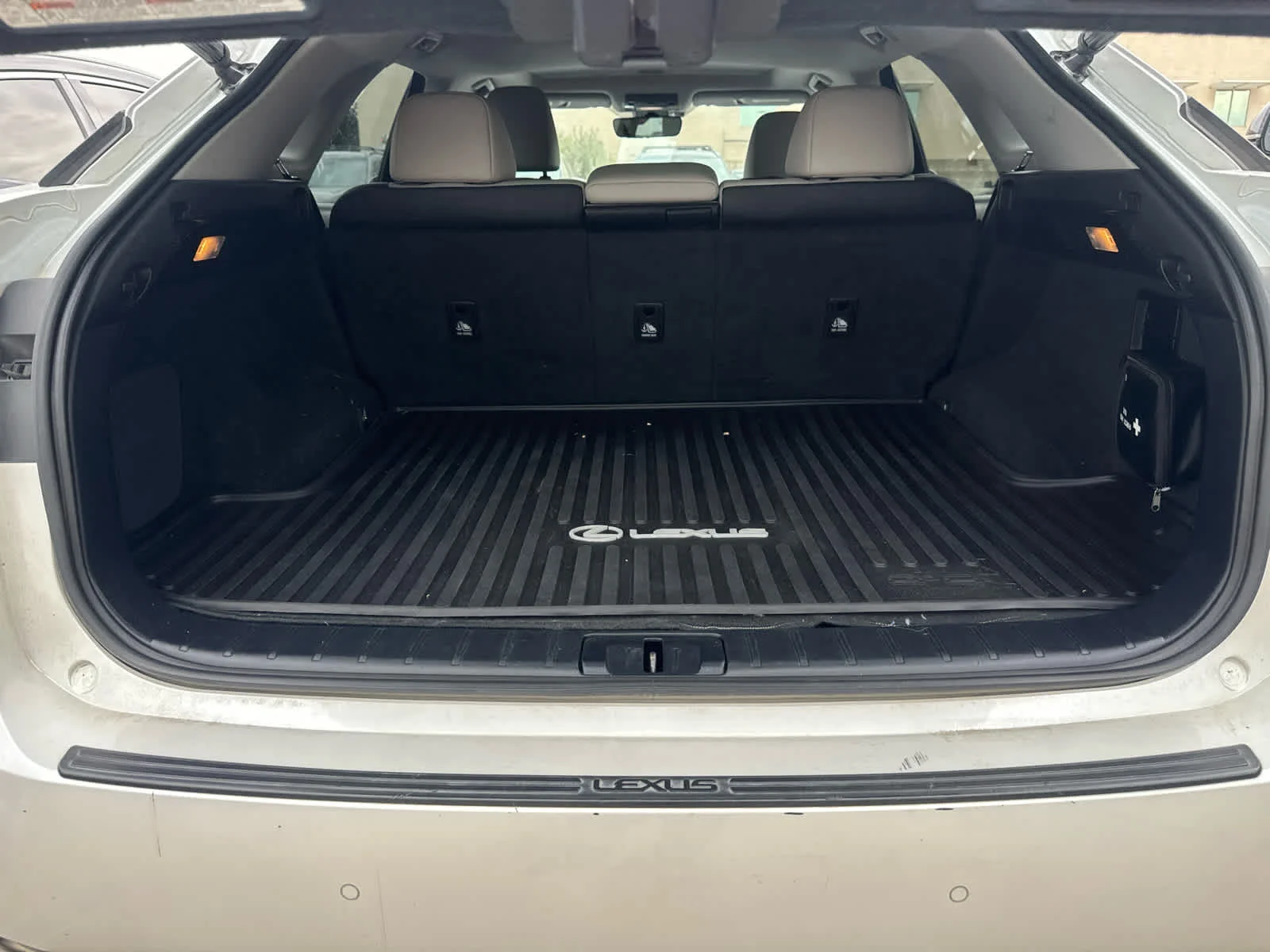 Used 2017 Eminent White Pearl Lexus  image 7
