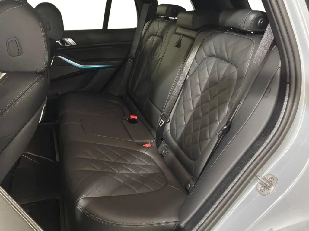 Used 2026 Gray BMW xDrive40i image 17