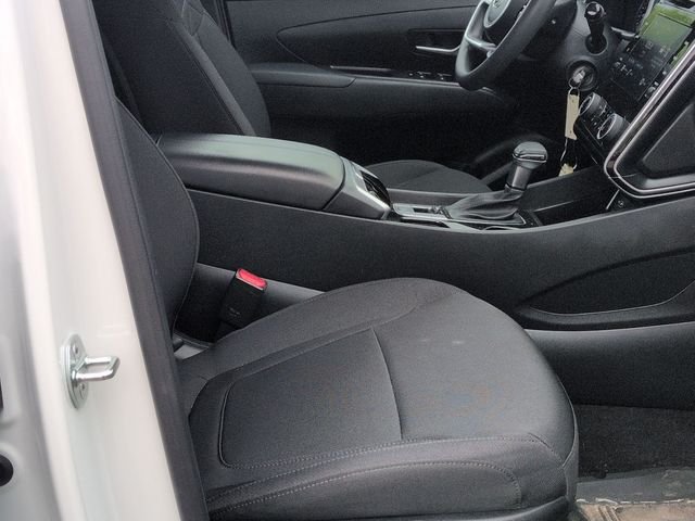 Used 2023 White Hyundai SE image 25