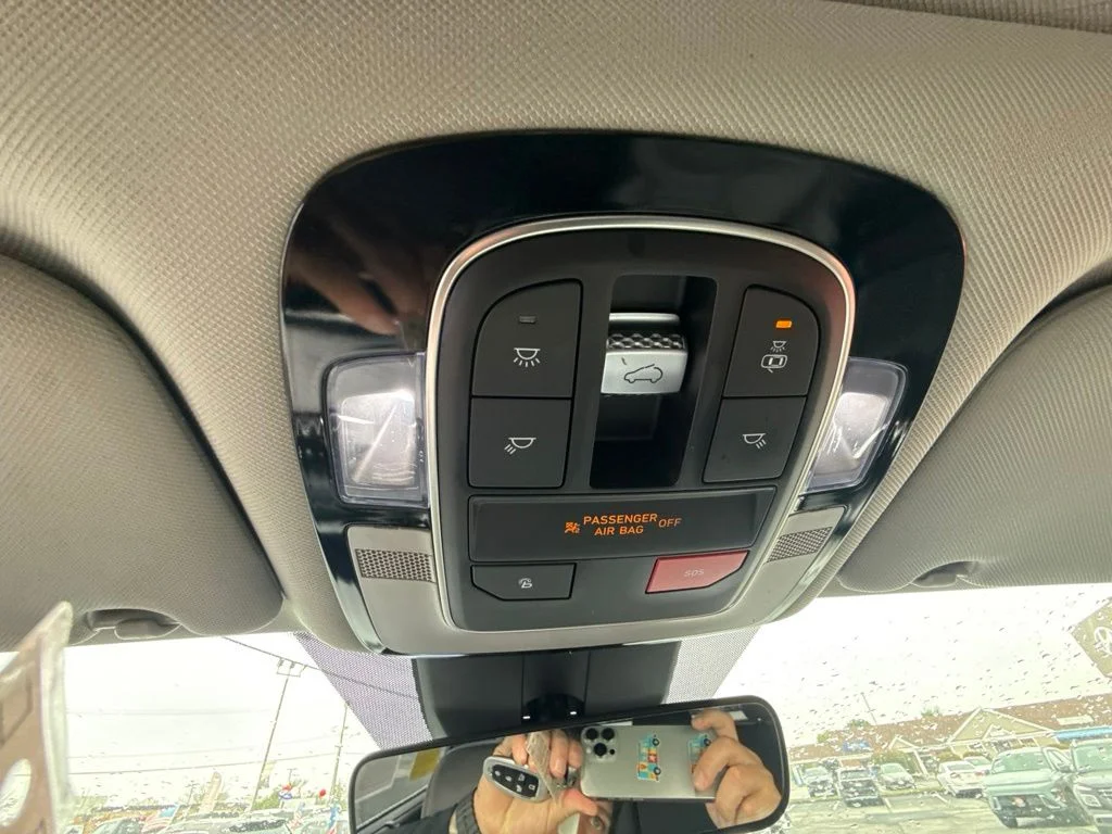 Used 2023 Gray Hyundai SEL image 26