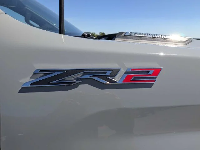 Used 2025 Gray Chevrolet ZR2 image 9
