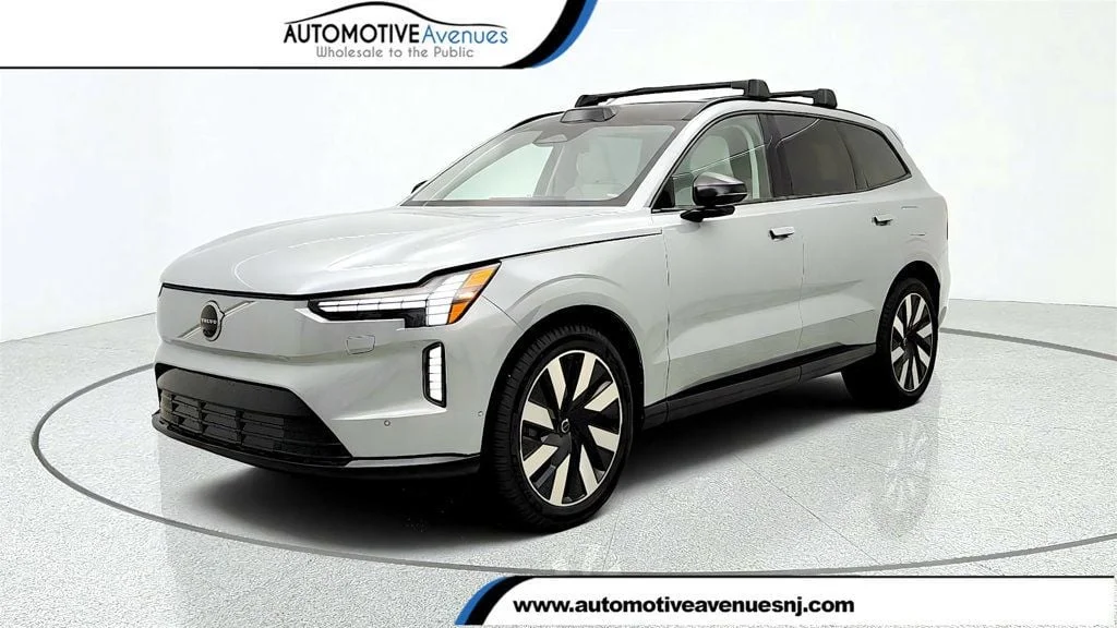 Used 2025 Vapour Grey Metallic Volvo Twin Motor Ultra 7-Seater image 1