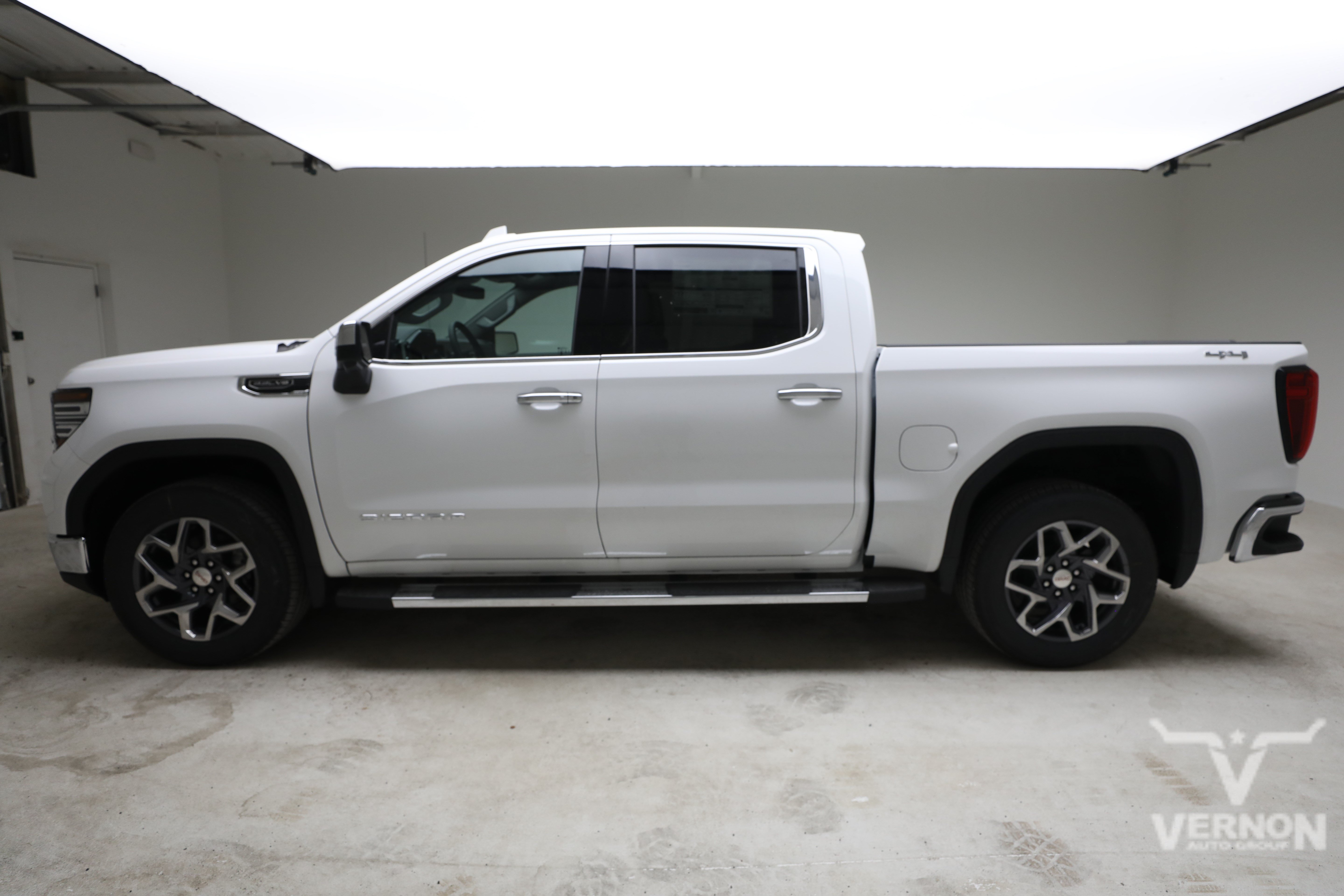 New 2026 Summit White GMC N image 2