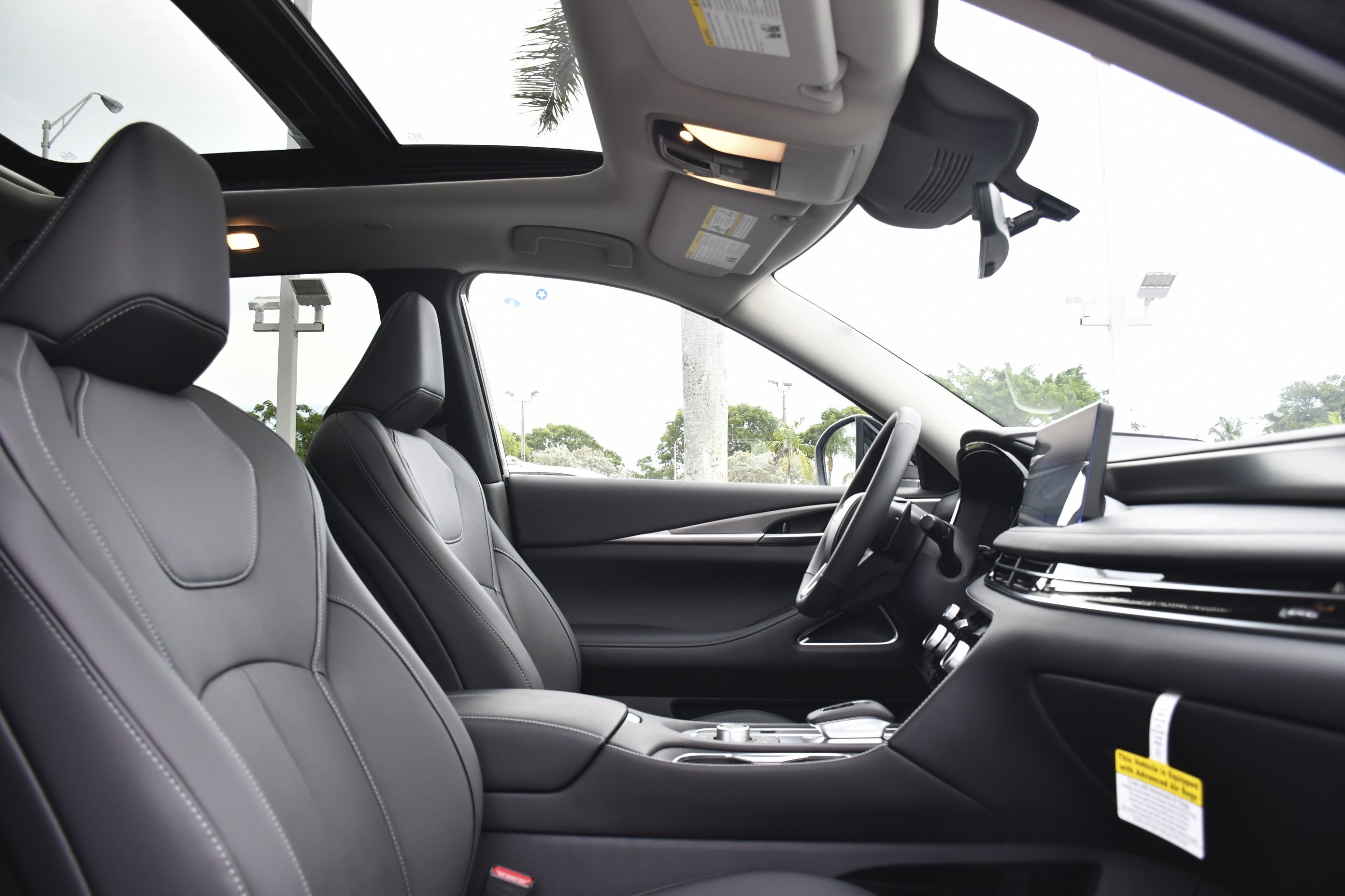 New 2027 MINERAL BLACK INFINITI Luxe FWD image 34