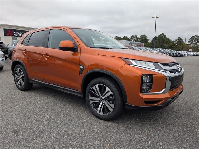 Used 2025  Mitsubishi SE image 2