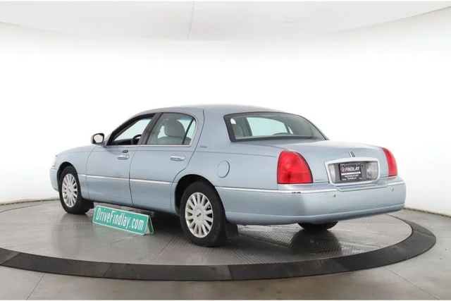 Used 2005 White Lincoln Signature image 8
