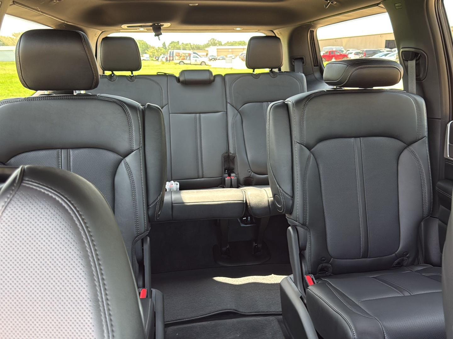 New 2026 Silver-Zynith Exterior Paint Jeep Limited Altitude image 34
