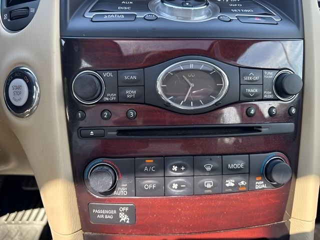 Used 2017 Black INFINITI Base image 19