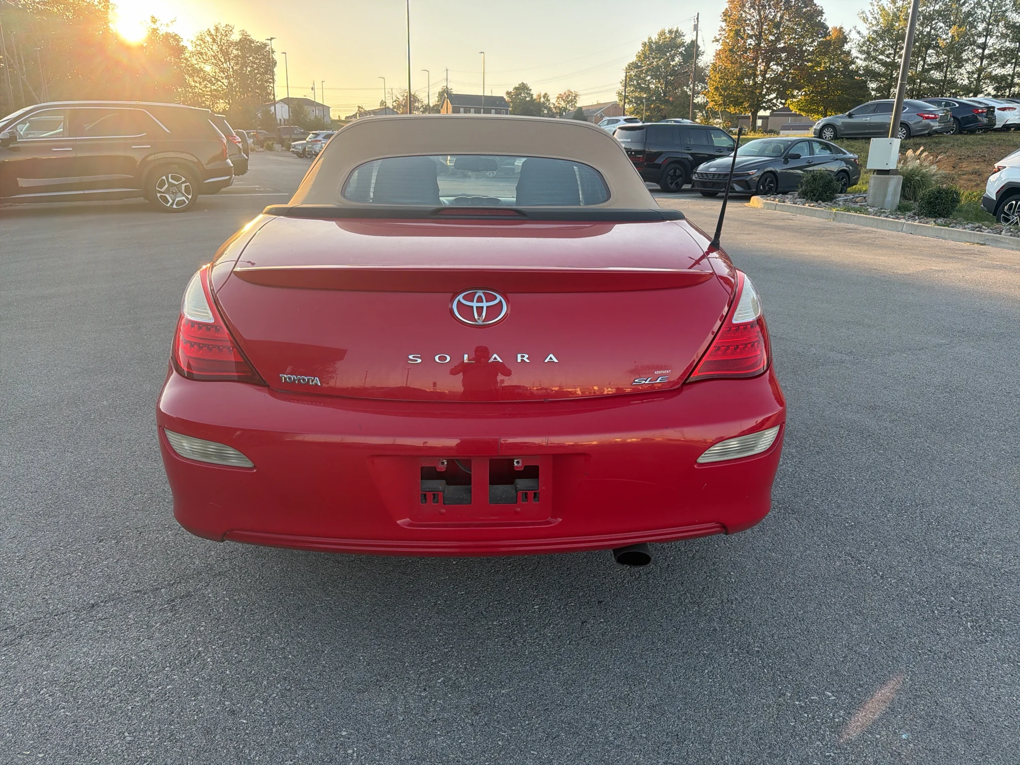 Used 2008 Super Red 5 Toyota SLE image 4